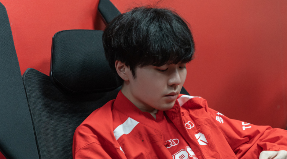 U8体育-包含Rookie重返赛场，领先优势明显首场状态出色，G2观众沸腾！上演精彩一战的词条