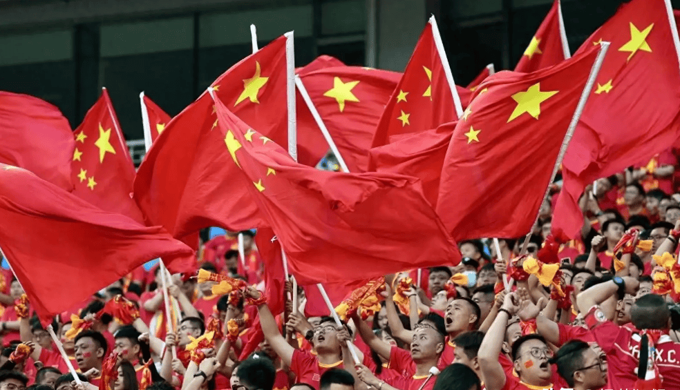 U8娱乐- 锦标赛巅峰对决！庐州火箭队惊险晋级燕赵赤兔队，橄榄球赛场再起波澜；豪门底蕴再次显现