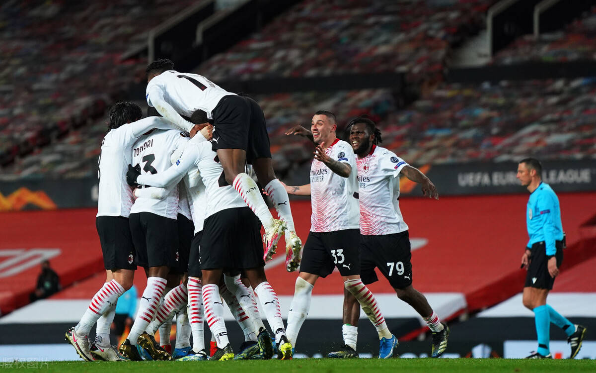 关于今夜体能课后，AC米兰更衣室发声备战英超，压力陡增，更衣室氛围转暖的信息