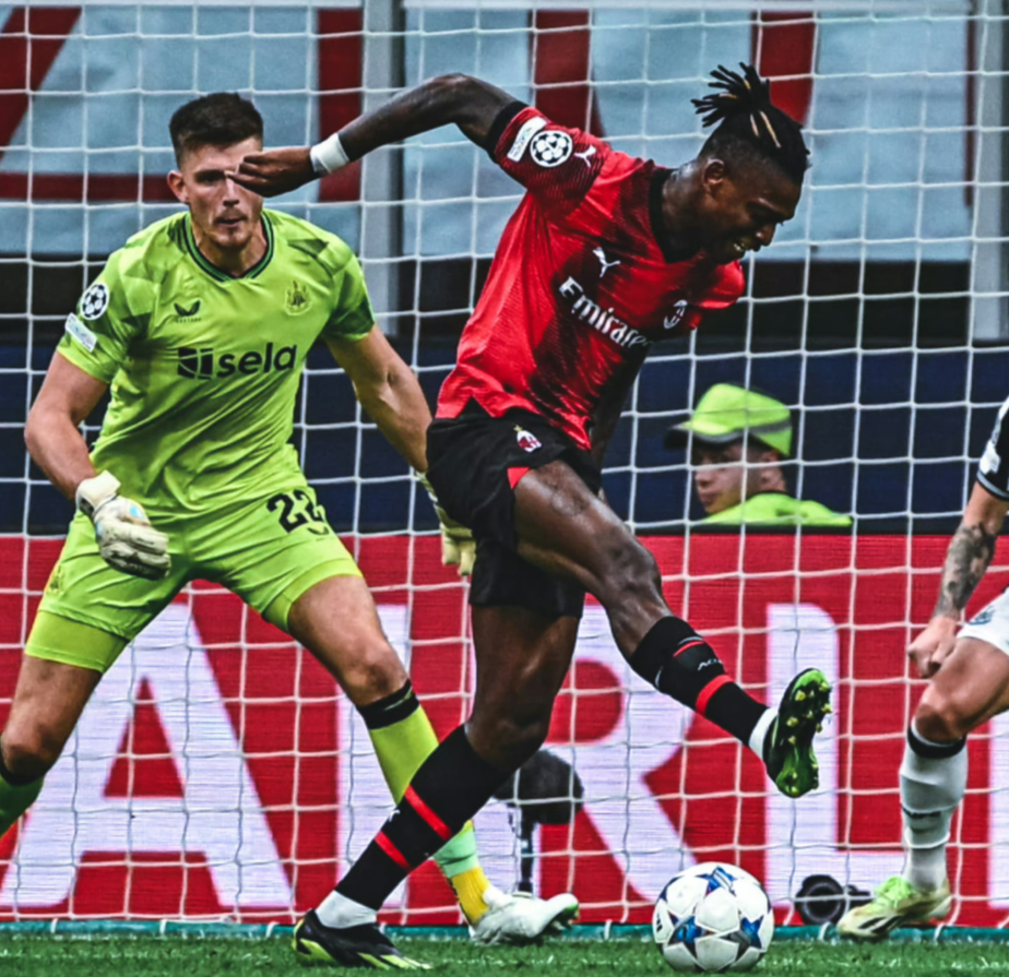 关于今夜体能课后，AC米兰更衣室发声备战英超，压力陡增，更衣室氛围转暖的信息