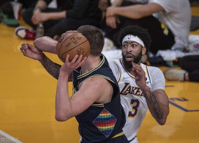 U8娱乐-浓眉哥关键节点连败，DWG带队取胜！的简单介绍